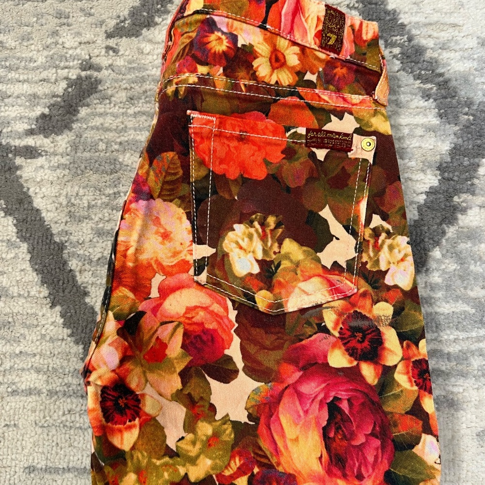 Floral Print 7FAM Cropped Ankle Jeans